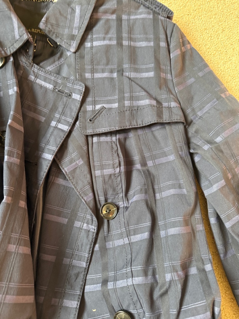Banana Republic Double-Breasted navy Plaid Trench Coat . Beautifully detailed. - Picture 5 of 8